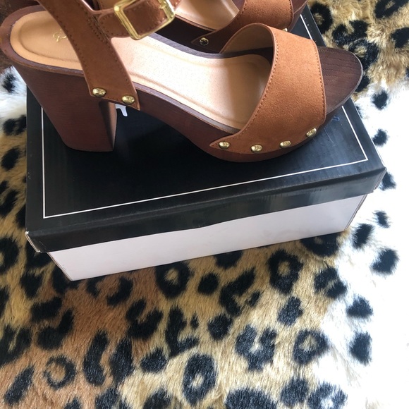 Heels - Picture 3 of 3